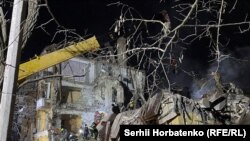 В результате российского ракетного удара многоквартирный жилой дом в Краматорске получил серьезные повреждения, как минимум двое человек погибли. Донецкая область, Украина. 1 февраля 2023 года.