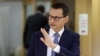 Perdana Menteri Polandia Mateusz Morawiecki tiba di Brussels, Belgia, untuk menghadiri sebuah rapat sebagai bagian dari Pertemuan Dewan Eropa, pada 15 Desember 2022. (Foto: AFP/Ludovic Marin)