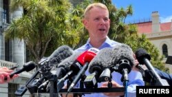 Chris Hipkins berbicara kepada awak media, setelah dikukuhkan sebagai satu-satunya kandidat pengganti Jacinda Ardern sebagai pemimpin Partai Buruh, di Wellington, Selandia Baru 21 Januari 2023. (Foto: REUTERS/Lucy Craymer)