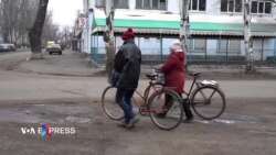 Tại những thị trấn Ukraine gần như bỏ hoang vì chiến tranh, đi dạo cũng có thể là án tử