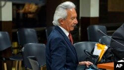 El periodista José Rubén Zamora asiste a su audiencia en la corte en la Ciudad de Guatemala, el 1 de agosto de 2019. 