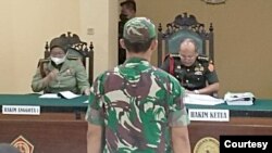Mayor Inf Helmanto Fransiskus Dakhi dijatuhi hukuman seumur hidup oleh Majelis Hakim persidangan Pengadilan Militer III-19, Jayapura, Selasa 24 Januari 2023. (Foto: Pale G)