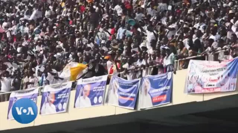 Devant le pape, les jeunes congolais lancent au président Tshisekedi: "Ton mandat est fini !"