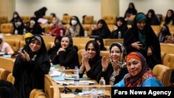 مقامات دولت جمهوری اسلامی در روزهای اول بهمن ماه با دعوت از تعدادی از مهمانان خارجی، کنفرانسی تحت عنوان «بانوان تاثیرگذار» برگزار کردند.