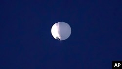 资料照：一个被疑为中国间谍气球的球体在蒙大拿州比灵斯上空漂浮。（2023年2月1日）