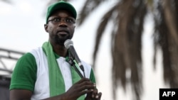 ARCHIVO - El opositor Ousmane Sonko, alcalde de Ziguinchor, habla durante un mitin de la oposición senegalesa en la Place de l'Obelisque en Dakar, el 8 de junio de 2022.