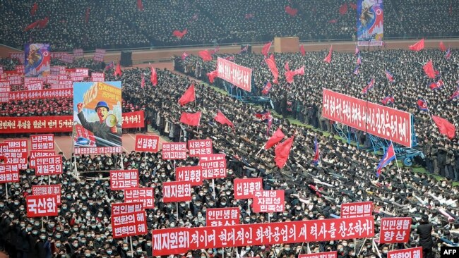 지난 5일 북한 평양 5월1일경기장에서 노동당 중앙위원회 전원회의 결정을 관철하기 위한 궐기대회가 열렸다.