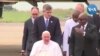 Le pape François accueilli avec ferveur à Kinshasa