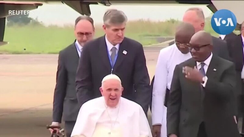 Le pape François accueilli avec ferveur Kinshasa