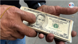 En Bolivia crece la preocupación por la escasez de
dólares.