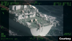 미국 해안경비대(USCG)가 하와이 인근 국제 수역에서 정보수집선으로 추정되는 러시아 선박을 추적 중이라며 18일 영상을 공개했다.