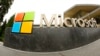 Logo de Microsoft en el exterior de centro de visitantes de la compañía en Redmond, Washington.
