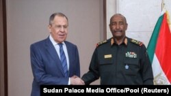 Le ministre des Affaires étrangères russe Sergeï Lavrov a rencontré le général Abdel Fattah el-Burhane, chef de facto du Soudan.