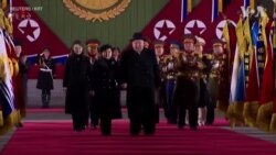 金正恩携妻女阅兵 引发舆论热议