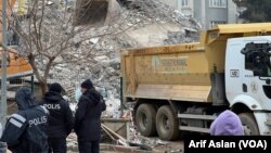 Pasca gempa dahsyat di Gaziantep, Turki, 7 Februari 2023. (Foto: VOA)