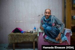 Mohamed, a 35-year-old father of five, who is currently unable to work due to a stomach illness, says, “We’ve been out of gas for days, and I can only afford to feed us cheese or fava beans with falafel.”
