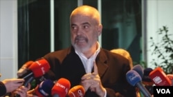 Kryeministri Edi Rama me gazetarët 