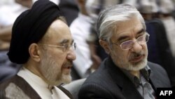 Arhiv - Mohammad Khatami (lijevo) i Mir Hossein Mousavi