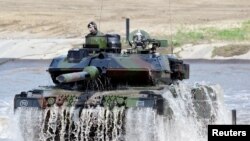 Танк Leopard 2 на учениях НАТО в Германии. 2019 год. 