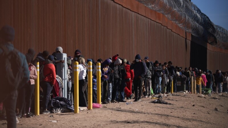 La Casa Blanca resalta efectividad del parole humanitario, expertos expresan escepticismo