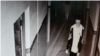 网传视频截图显示胡鑫宇被学校监控摄像头拍到的画面。