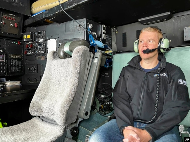 资料照：新西兰总理克里斯·希普金斯乘坐一架军用飞机飞往奥克兰。（2023年1月28日）