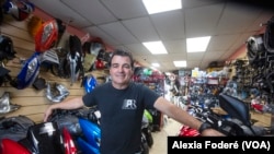 Boris Pedraza en su tienda "El Rey de Las Motos", en Miami, el 25 de Enero del 2023