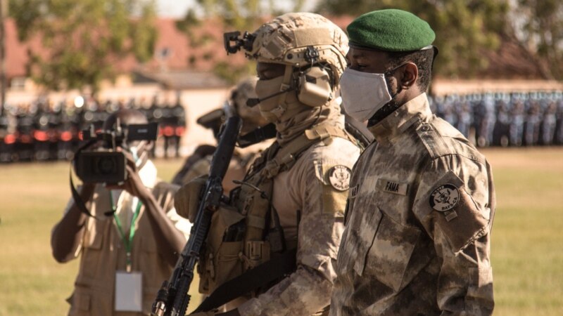 Six hauts responsables de la junte malienne relevés de leurs fonctions