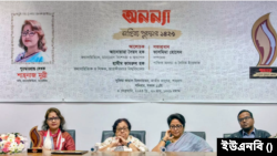 বাংলাদেশ জাতীয় জাদুঘরের কবি সুফিয়া কামাল মিলনায়তনে, শাহনাজ মুন্নীর হাতে সম্মানজনক অনন্যা সাহিত্য পুরস্কার-১৪২৯ (২০২৩) তুলে দেওয়া হয়। ৪ ফেব্রুয়ারি, ২০২৩। 