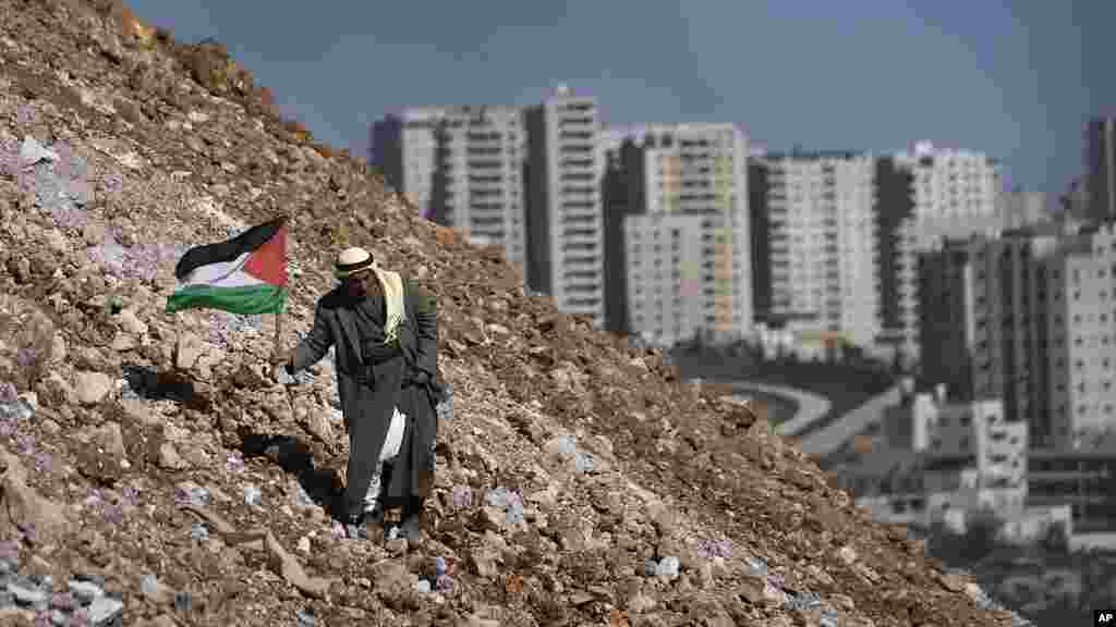 د اردن سیند په لویدیځه غاړه د یهودي ښارګوټو د جوړولو په وړاندې د یو فلسطیني اعتراض &nbsp;