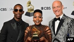 Zakes Bantwini, Nomcebo Zikode et Wouter Kellerman ont remporté un Grammy pour le titre "Bayethe".