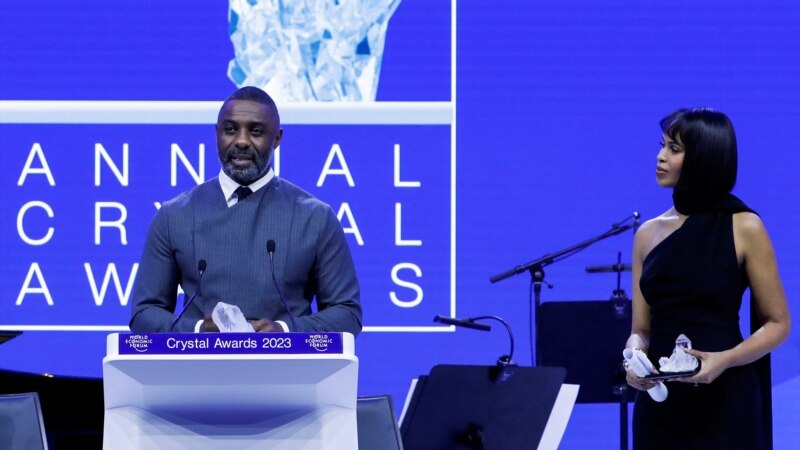 Davos 2023: Idris Elba pide inversiones para ayudar a los pobres del mundo