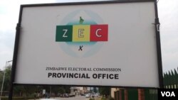 Bango nje ya ofisi za tume ya kitaifa ya uchaguzi ya Zimbabwe, ZEC