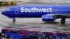 ARCHIVO - Un avión de Southwest Airlines a su llegada al Aeropuerto Internacional Sky Harbor, en Phoenix, EEUU, el 9 de febrero de 2023.