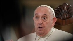 El papa Francisco muestra una leve mejoría luego de ser hospitalizado
