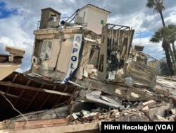 Hampir dua hari setelah gempa berkekuatan 7,8 magnitudo melanda Turki tenggara dan Suriah utara, tim penyelamat berhasil menyelamatkan seorang anak laki-laki berusia 3 tahun, Arif Kaan, dari bawah puing-puing gedung apartemen yang runtuh. (Foto: VOA)