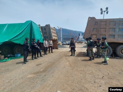 Personel gabungan TNI-Polri melakukan pengamanan di Pabrik Smelter PT GNI di Morowali Utara, Senin (16 Januari 2023) Foto (Courtesy/Humas Polda Sulteng)