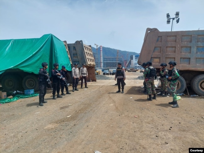 Personel gabungan TNI-Polri melakukan pengamanan di Pabrik Smelter PT GNI di Morowali Utara, Senin (16 Januari 2023) Foto (Courtesy/Humas Polda Sulteng)