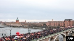 Biểu tình chống cải cách lương hưu của Tổng thống Pháp Emmanuel Macron tại Toulouse, Pháp, ngày 7/2/2023. 