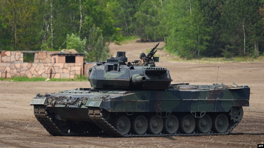 ARCHIVO - Esta foto de archivo tomada el 20 de mayo de 2019 muestra un tanque de batalla principal Leopard 2 A7 de las fuerzas armadas alemanas Bundeswehr.