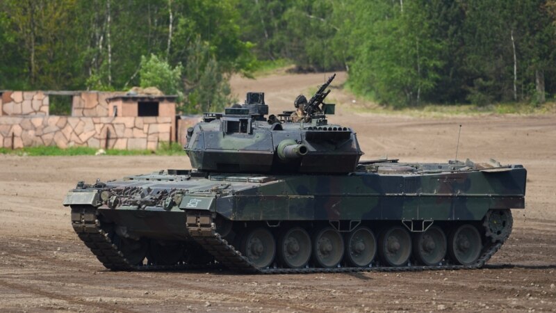 Polandia Pertimbangan Kirim Tank ke Ukraina Meskipun Tanpa Persetujuan Jerman