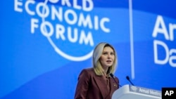 올레나 젤렌스카 우크라이나 대통령 부인이 17일 스위스 다보스에서 열리고 있는 세계경제포럼(WEF)에서 연설했다.