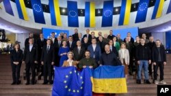 乌克兰总统泽连斯基在基辅会见欧洲委员会主席冯德莱恩和其他欧洲领导人。（2023年2月2日）