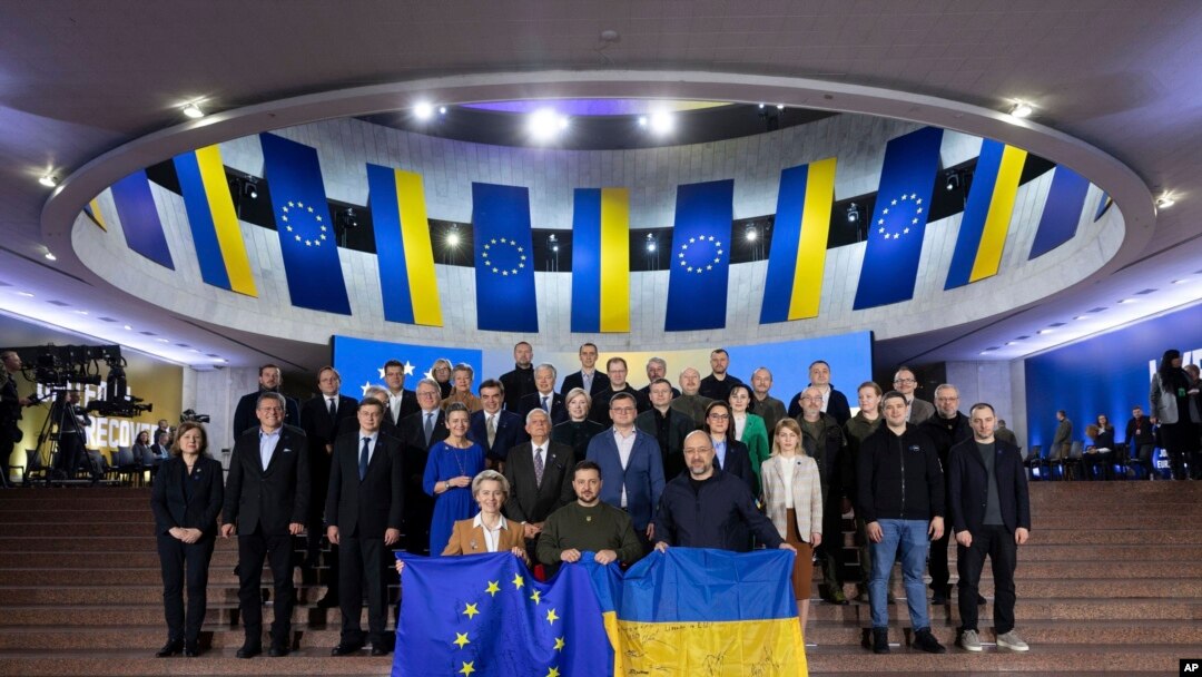 Ukrainian President Volodymyr Zelenskyy, center, European Commission President Ursula von der Leyen, left, Ukrainian Prime Minister Denys Shmyhal, EU and Ukraine official pose for a photo during the EU-Ukraine summit in Kyiv, Ukraine, Feb. 2, 2023.