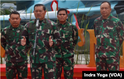 Panglima TNI Laksamana Yudo Margono, didampingi KSAD, KSAL dan KSAU menjawab pertanyaan dari wartawan setelah Rapim TNI 2023