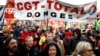 法国民众抗议政府的养老金改革计划举行示威。（2023年1月19日）