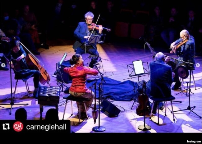 Peni Candra Rini dan Kronos Quartet (Foto: 📷: jennifertaylorphotography/ IG: Carnegie Hall, Peni Candra Rini)