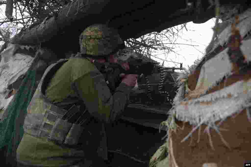 Bugungi Donetsk: Ukraina askarlari Rossiya pozitsiyasini nishonga olmoqda.