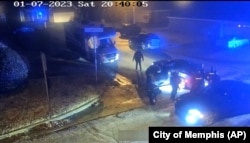 Rekaman video yang dirilis polisi Memphis saat menyerang tersangka Tyre Nichols pada 27 Januari 2023 (foto: dok).