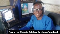 Rosário Adelino Cardoso, jornalista da Rádio Comunitária Thumbine, Milange, Zambézia, Moçambique